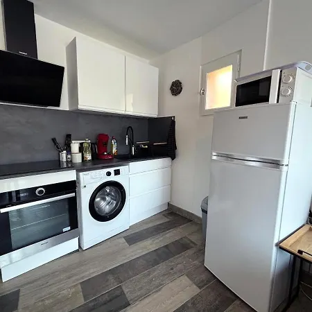 Ground Floor Near Center Whith Balcony, Air Conditioning, Parking * Collioure