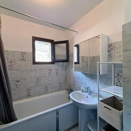 Apartment Ground Floor Near Center Whith Balcony, Air Conditioning, Parking Collioure