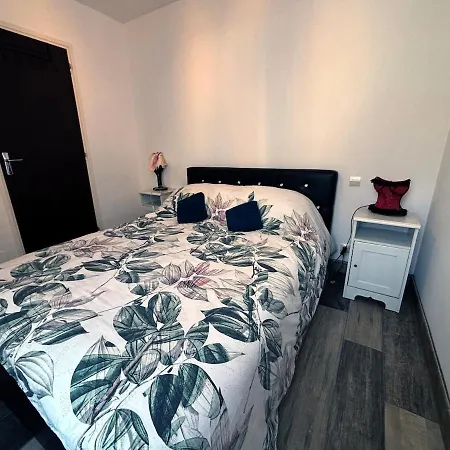 Ground Floor Near Center Whith Balcony, Air Conditioning, Parking Apartment *