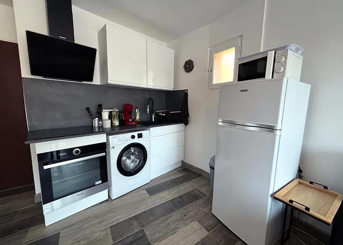 Ground Floor Near Center Whith Balcony, Air Conditioning, Parking * Collioure
