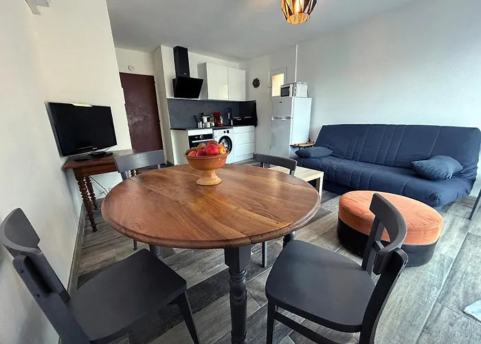 Ground Floor Near Center Whith Balcony, Air Conditioning, Parking