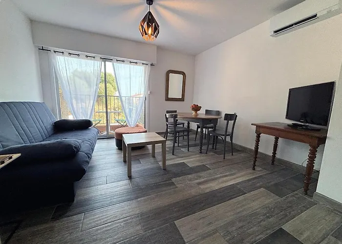 Ground Floor Near Center Whith Balcony, Air Conditioning, Parking Apartment *