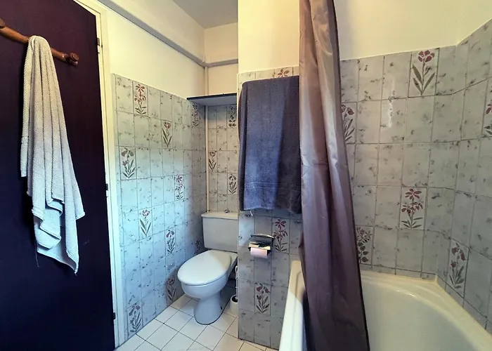 Ground Floor Near Center Whith Balcony, Air Conditioning, Parking Apartment *