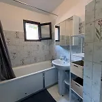 Ground Floor Near Center Whith Balcony, Air Conditioning, Parking Appartement