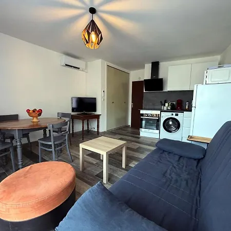 Ground Floor Near Center Whith Balcony, Air Conditioning, Parking Apartmán
